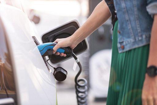 Mobilità del futuro, nell’isola un hub dedicato alle auto elettriche e ibride