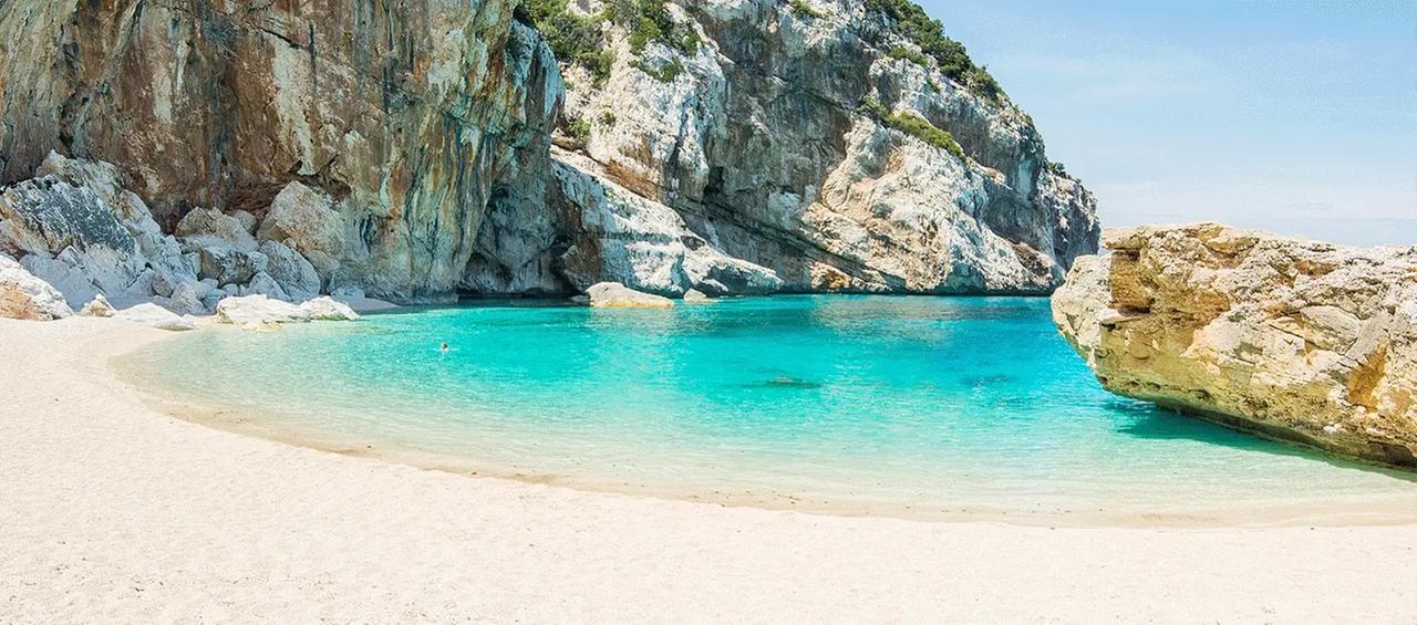 Ciclone Harry porta via le spiagge, ma non è un addio: Cala Goloritzè e Cala Mariolu rinasceranno
