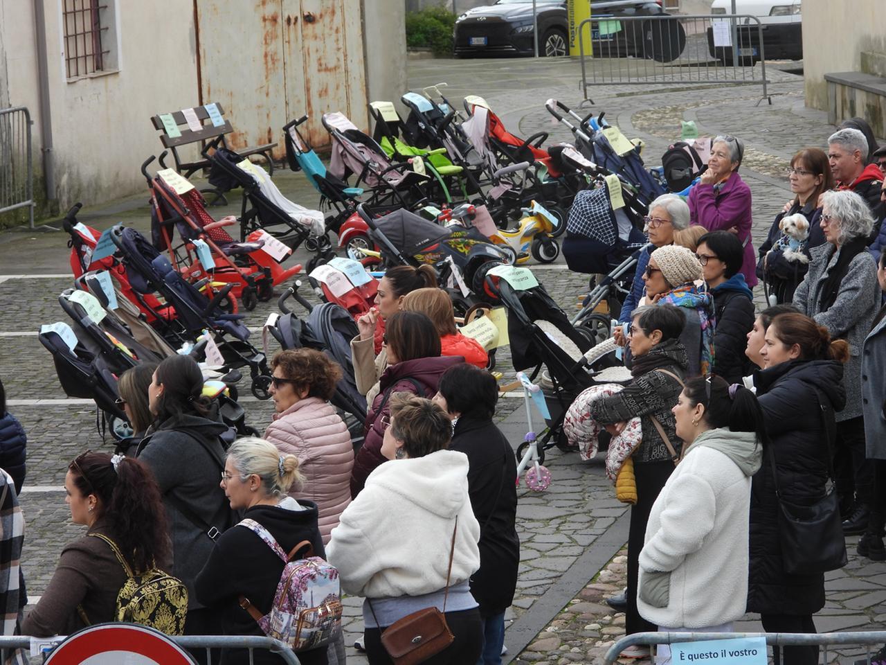 
	La "rivolta dei passeggini" nell'Oristanese (foto di Francesco Pinna)

