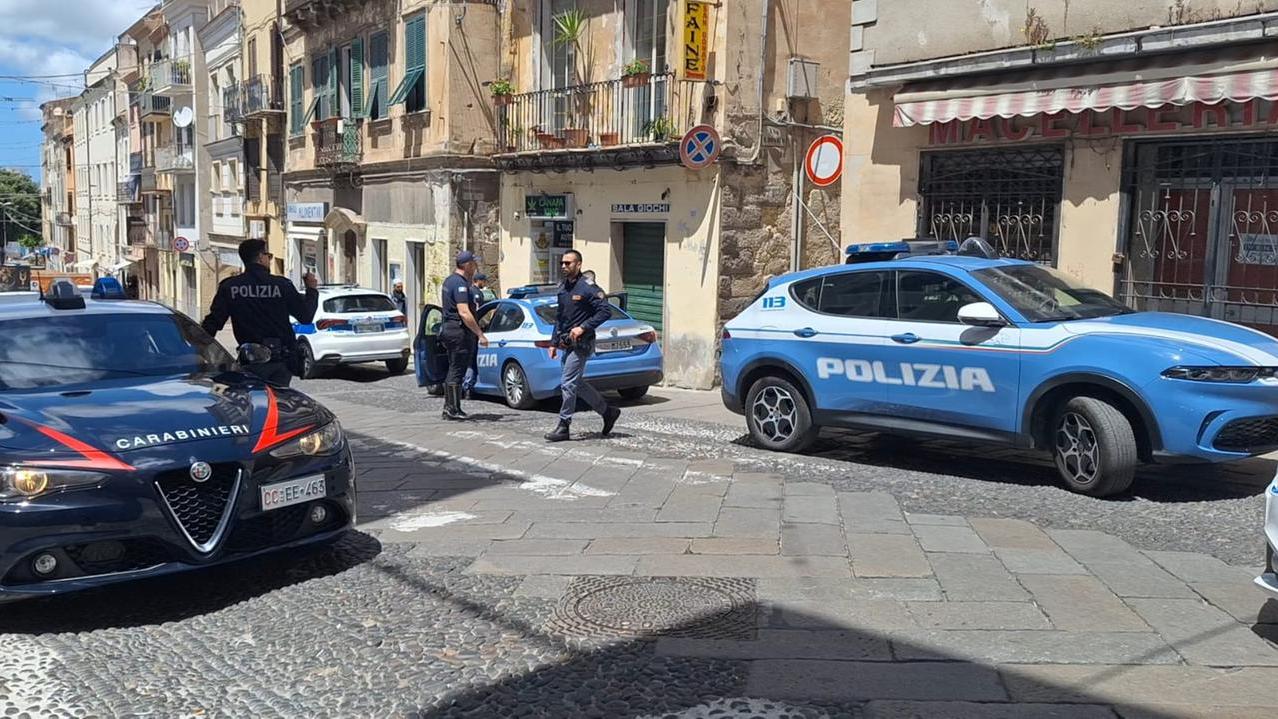 Una immagine d'archivio di un intervento delle forze di polizia a San Donato