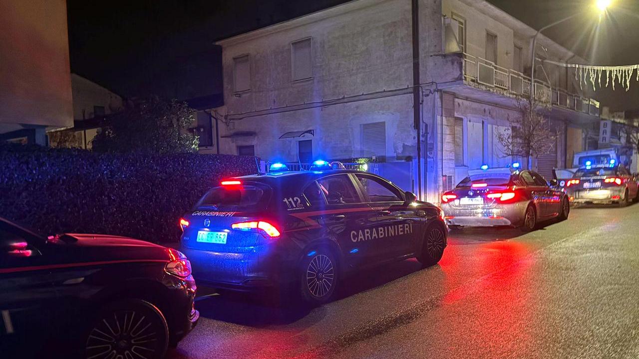 Carabinieri sul posto (foto Stick)