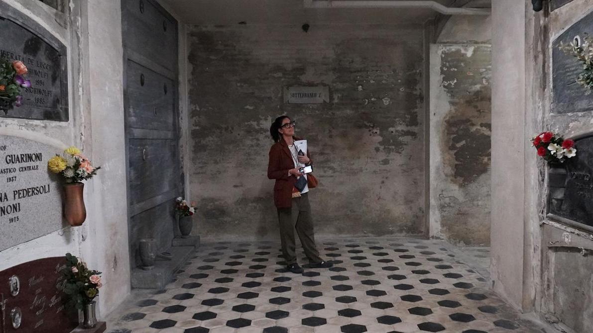 Giorgia nel cimitero di San Cataldo