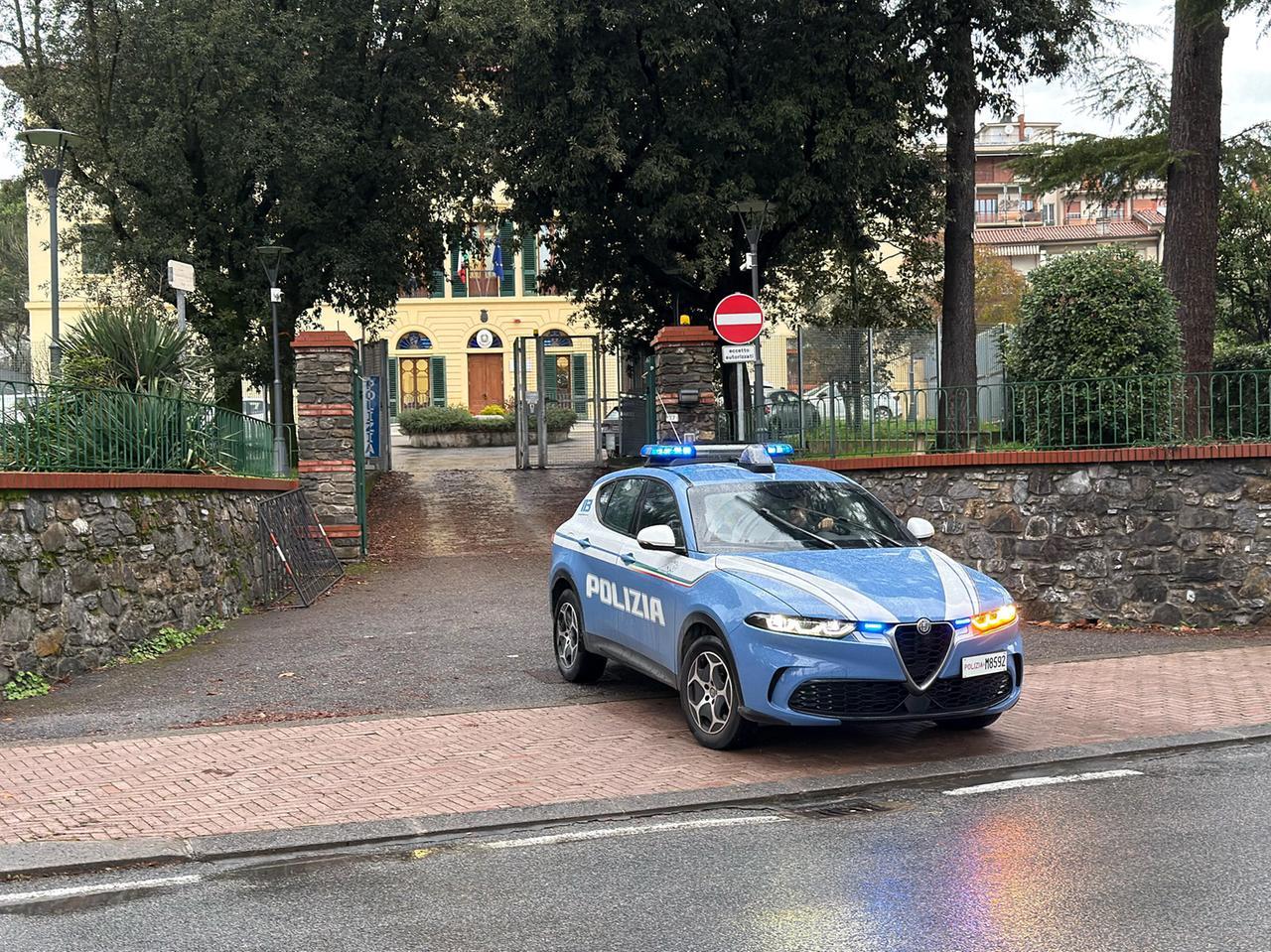 
	Una volante della polizia di Stato (foto d'archivio)

