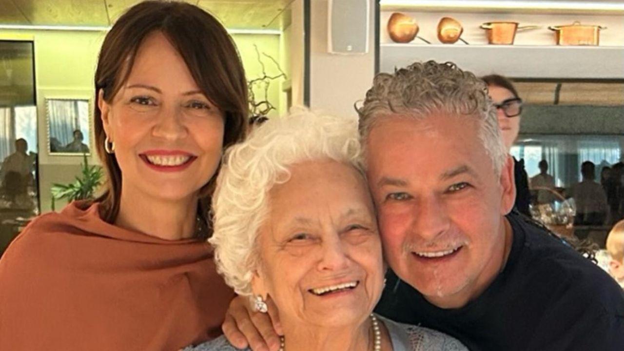 
	Roberto Baggio con la mamma e la moglie

