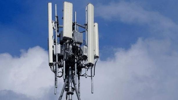 Nuova antenna 5G nel parco, la protesta dei cittadini di Carpi: mille firme in dieci giorni