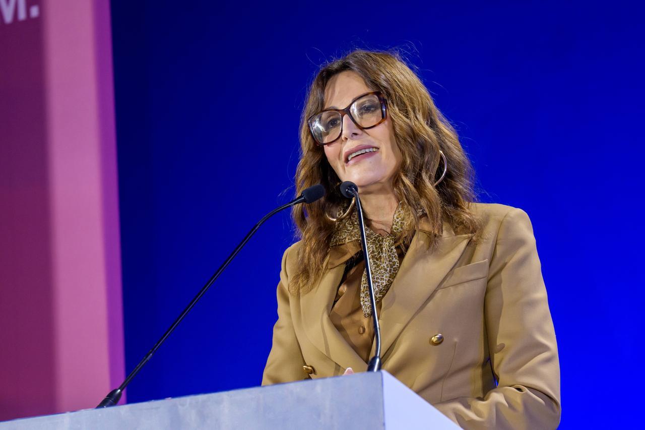 Nuovo calendario scolastico, stop a tre mesi di vacanze estive: cosa cambia con l’idea del governo Meloni