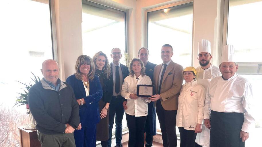 La consegna del riconoscimento