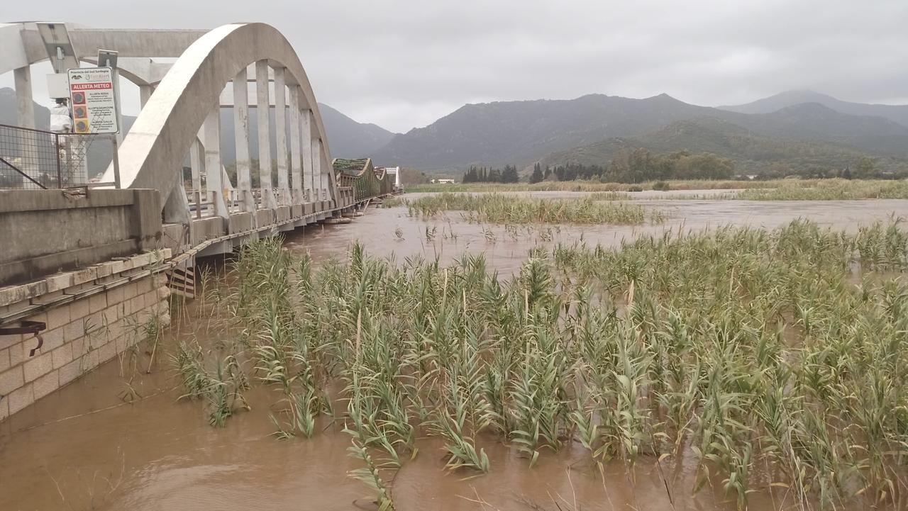 Nuova allerta meteo in Sardegna, piogge, temporali e vento per tutto il weekend: ecco le zone a rischio