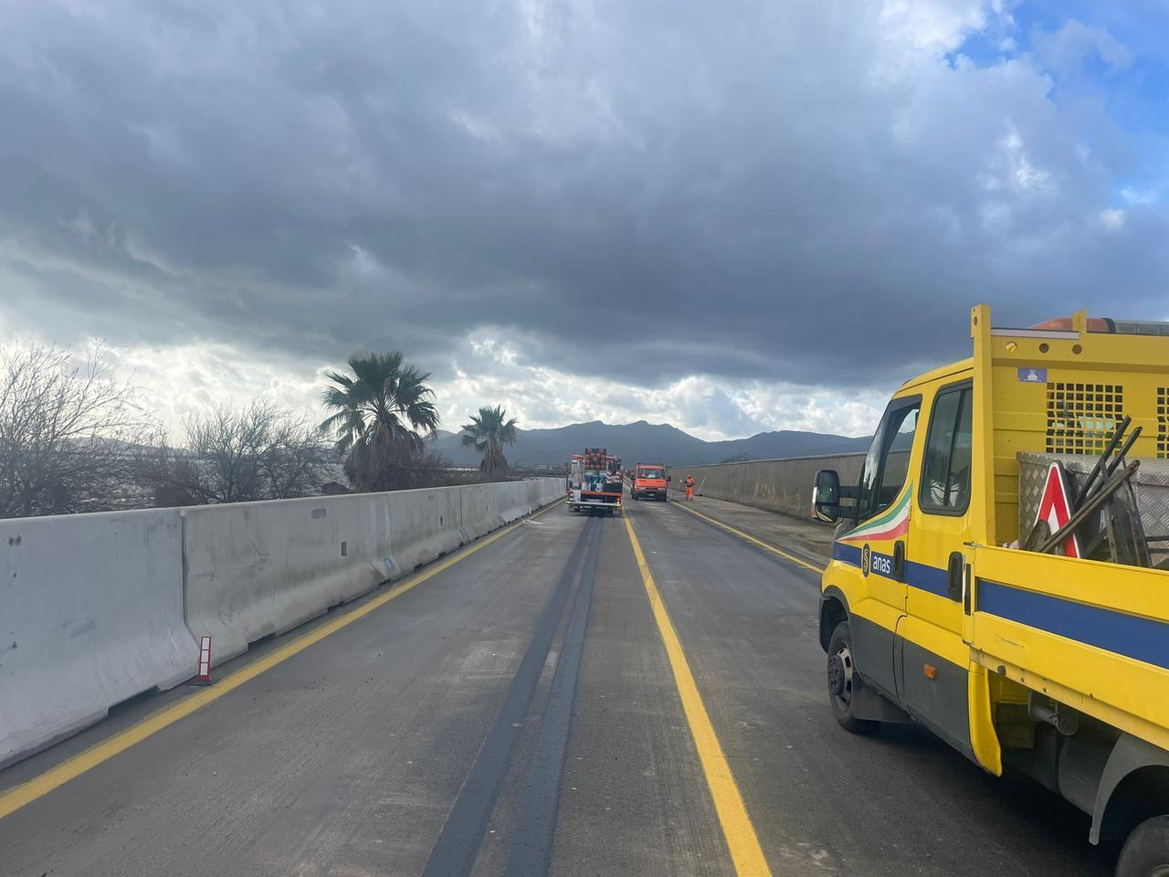 Ciclone Harry, riaperta la Statale 195 - Nuovo limite di velocità e divieto di sorpasso
