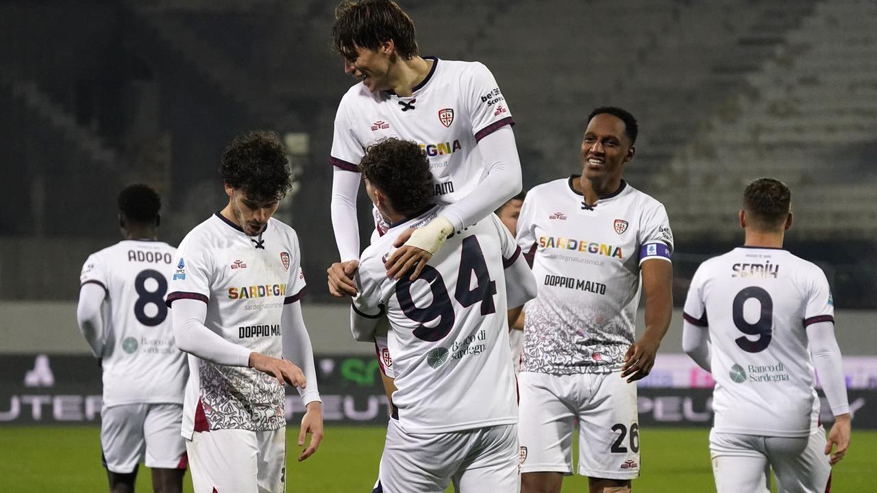 Cagliari da impresa: dopo la Juve, espugna anche Firenze