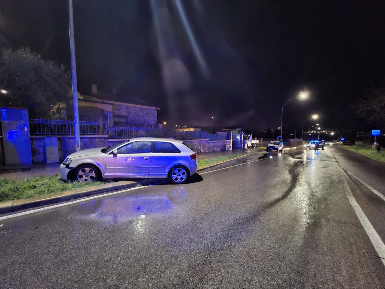 Causa un incidente a Nuoro, si allontana e poi ritorna: tasso alcolemico oltre il limite