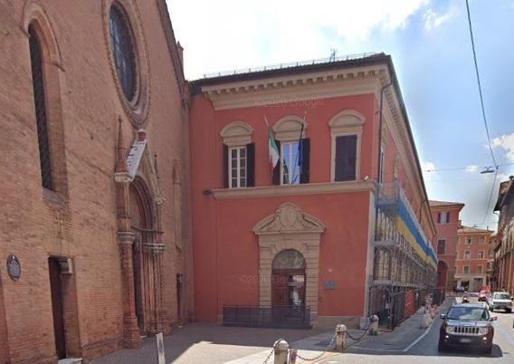 Costruisce una jacuzzi sul terrazzo, il caso al Tar: «È abusiva, rischio per la sicurezza»