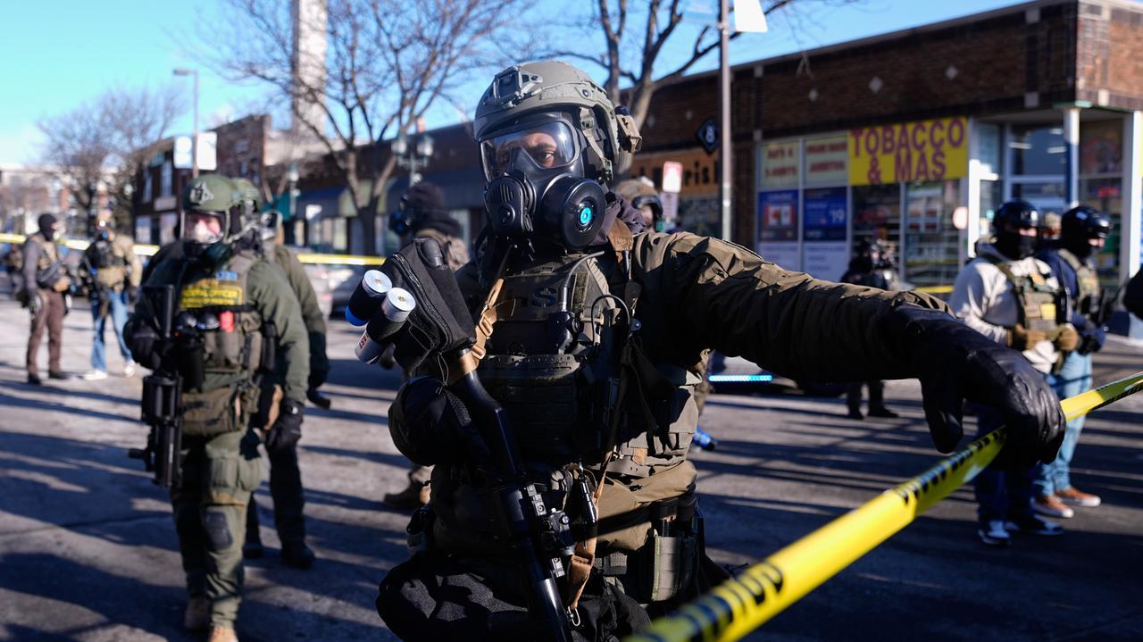 Usa, i poliziotti dell’Ice uccidono ancora: la vittima è un infermiere. Deportata bimba di due anni – cosa sta succedendo