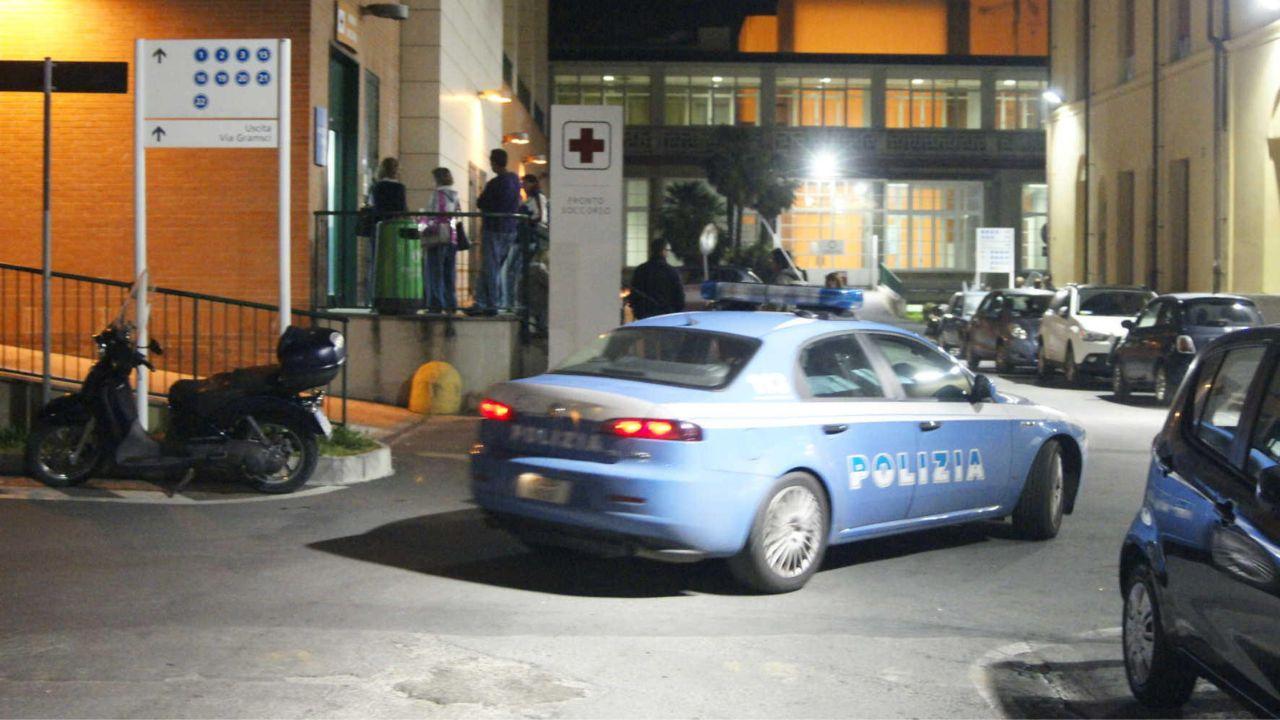 Livorno, pestato alla festa da dieci ragazzini: 13enne in ospedale. Pedate e pugni, l’assurdo gioco degenerato