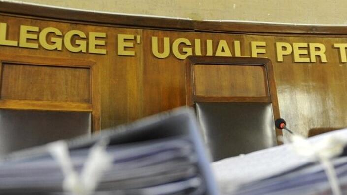 Lucca, botte e calci al figlio di dieci anni: chiesta la condanna della mamma