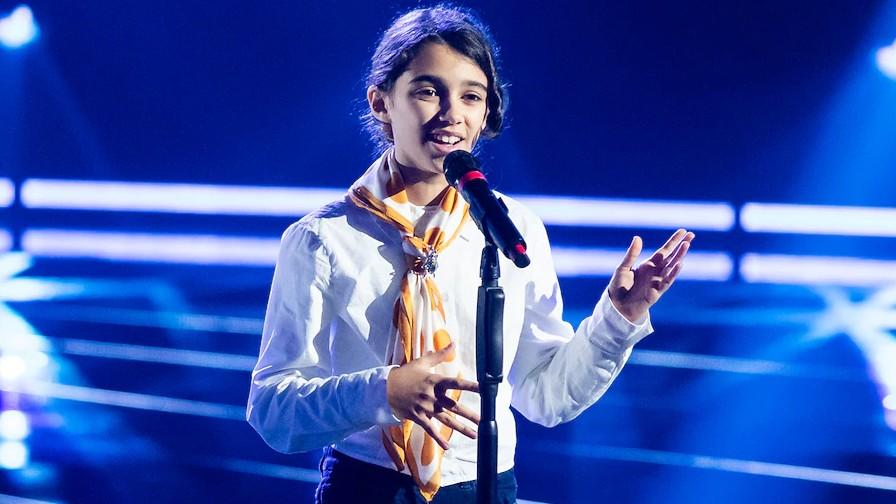 Lavinia, 11 anni, canta Adele e strega i giudici di The Voice Kids – VIDEO