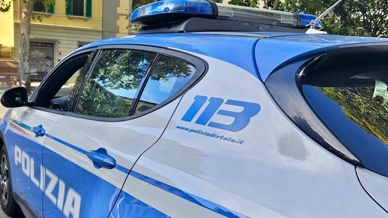 Firenze, rapinato a 13 anni e preso a calci alla schiena nel giardino di Novoli