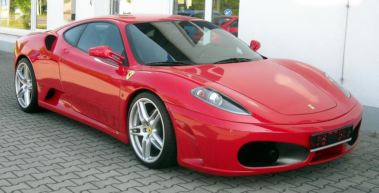 Acquista una Ferrari rossa ma scopre che era grigia