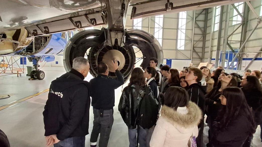 Dal Liceo Gramsci alla scoperta dell’aeroporto di Olbia – VIDEO
