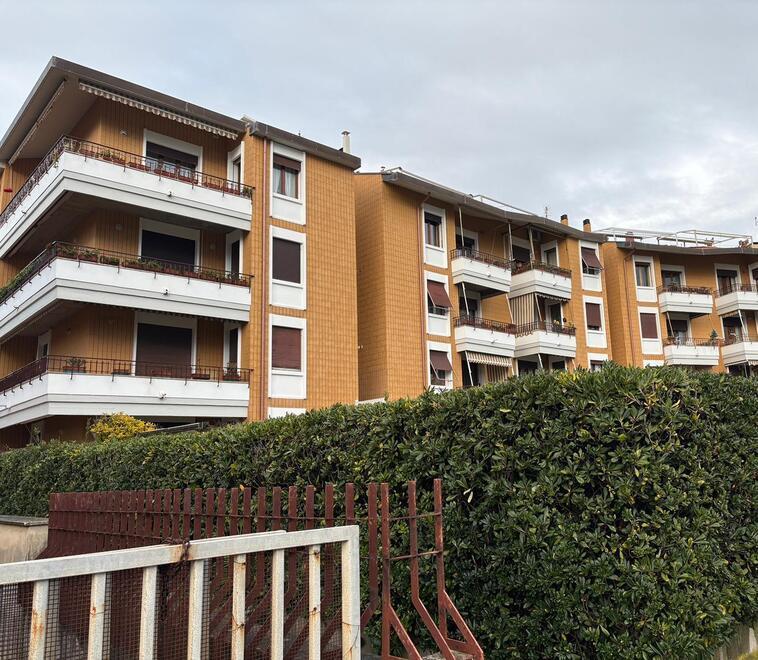 Il complesso dove è avvenuto il furto (foto Stick)