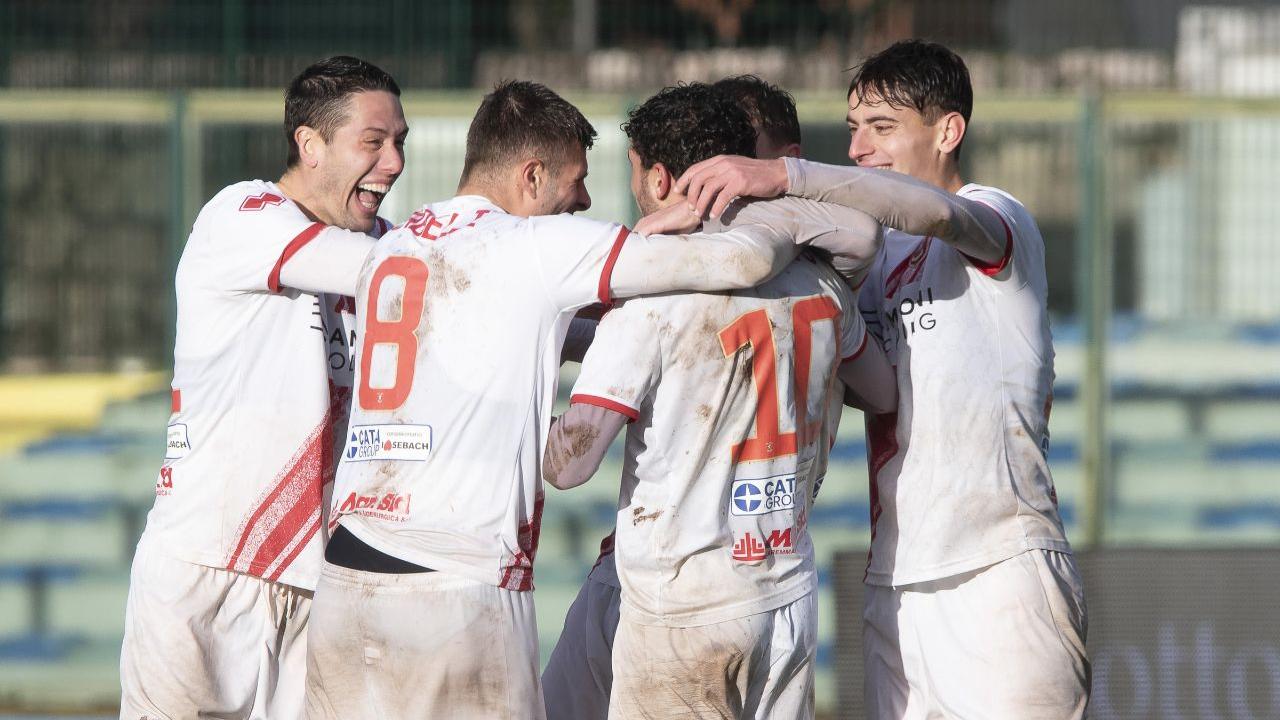 L'esultanza dei calciatori del Grosseto (Foto AgenziaBF)