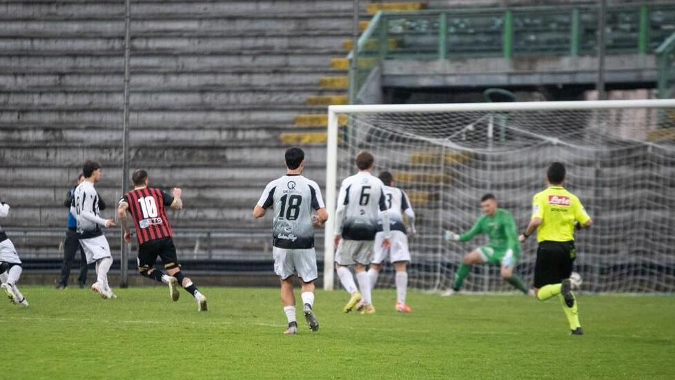 Lucchese, Fedato gol e vetta solitaria 