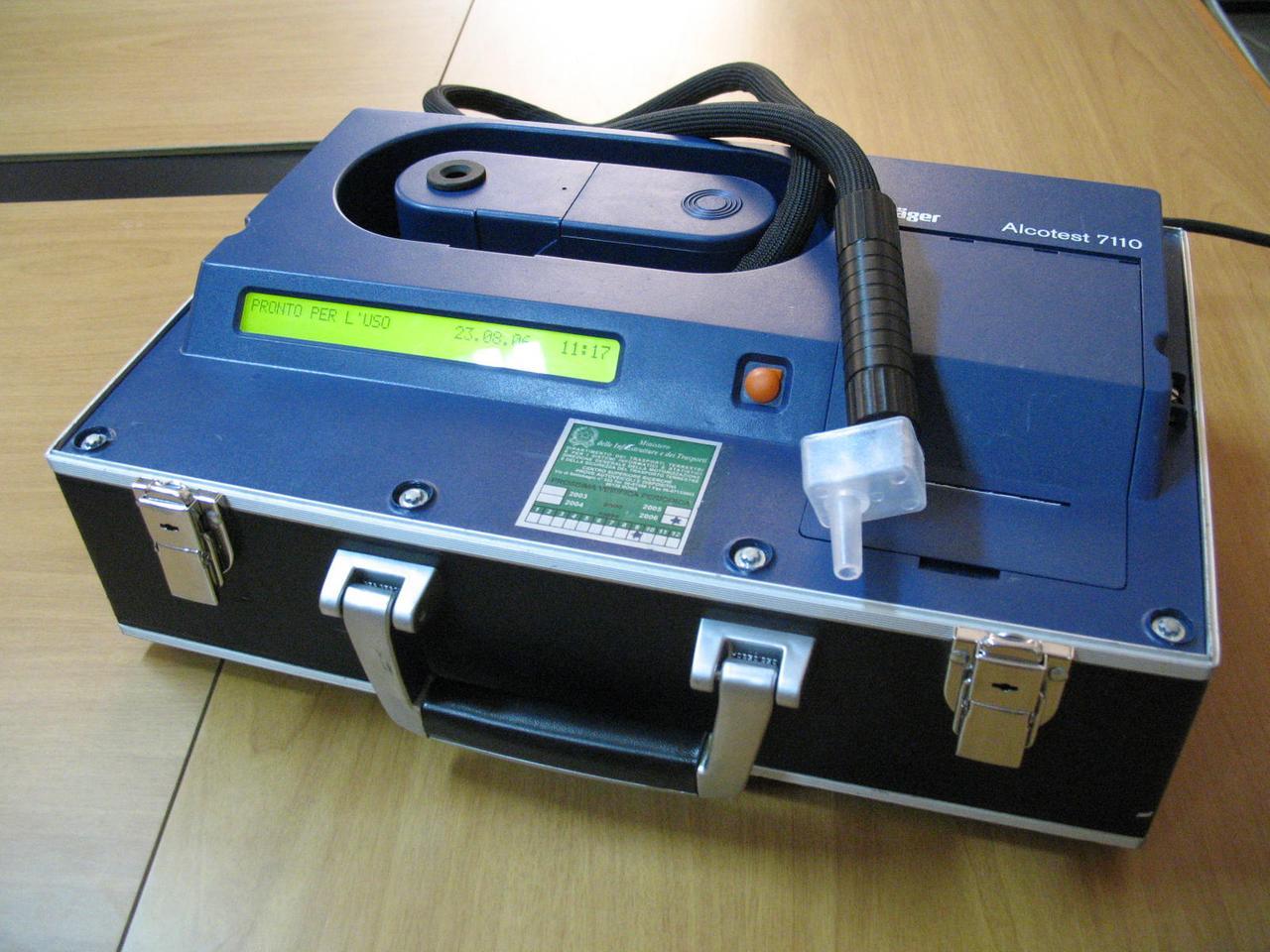 Ubriaco alla guida non si ferma all’alt e fugge: fermato dopo un inseguimento