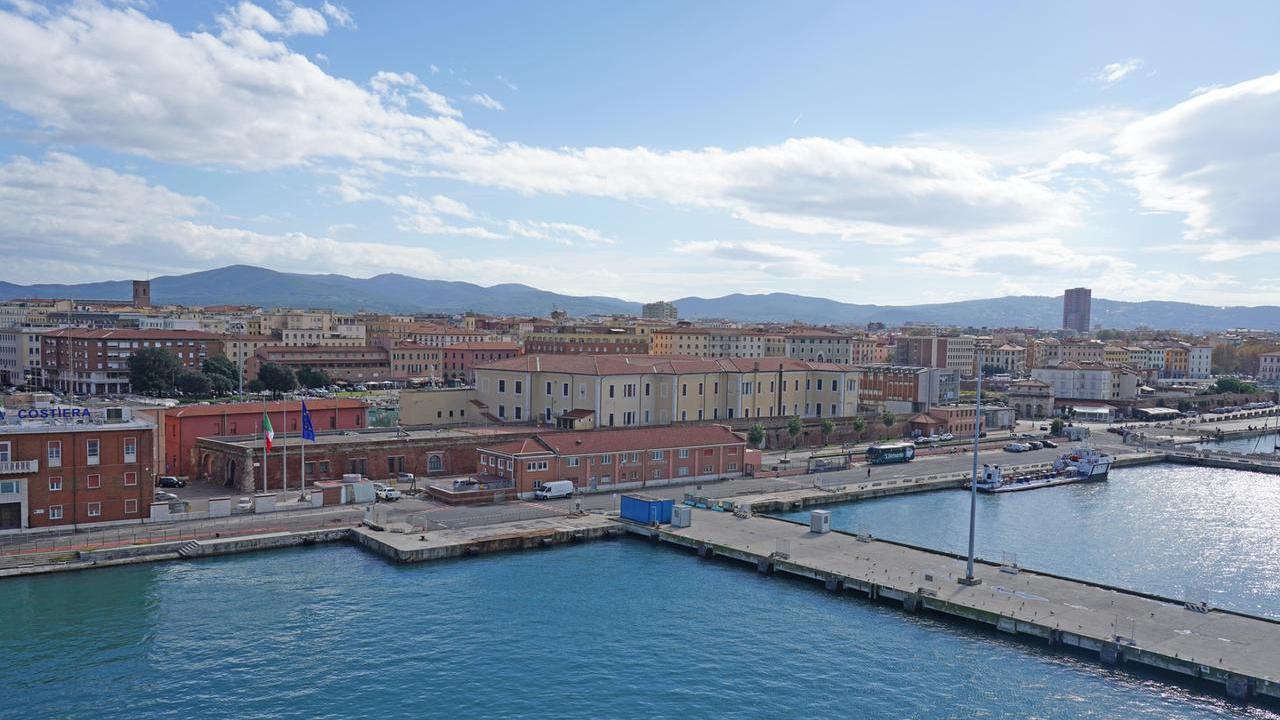 Una veduta dello scalo e della città (foto Stick)