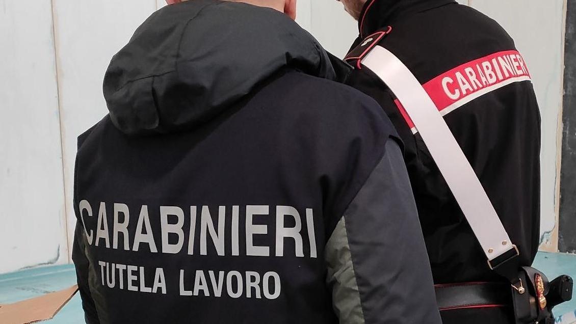 Controlli dei carabinieri da barbieri e parrucchieri: tre multe salate e sospensione dell’attività per due saloni