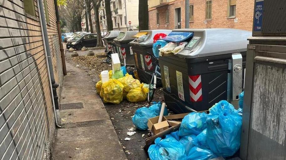Rifiuti. Tensione in Consiglio comunale: «La situazione in città è fuori controllo»