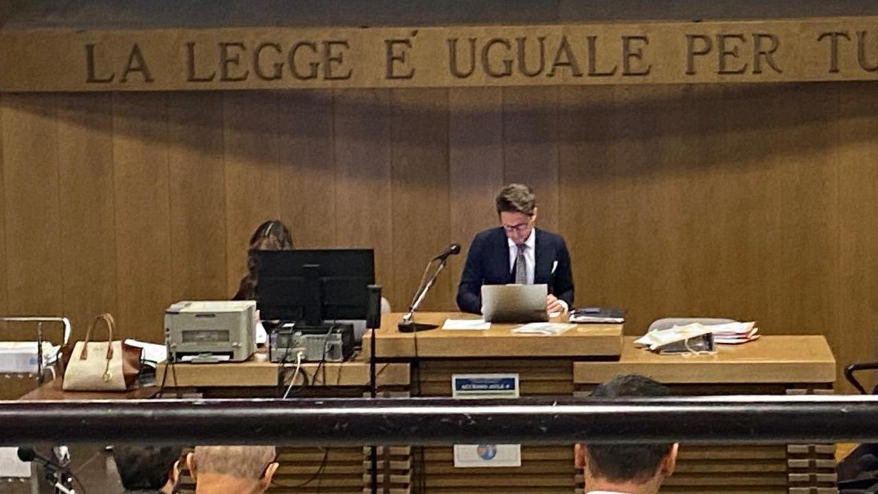 Si sposò all’Hospice con l’ex badante pochi giorni prima di morire, ma per le figlie fu circonvenzione d’incapace