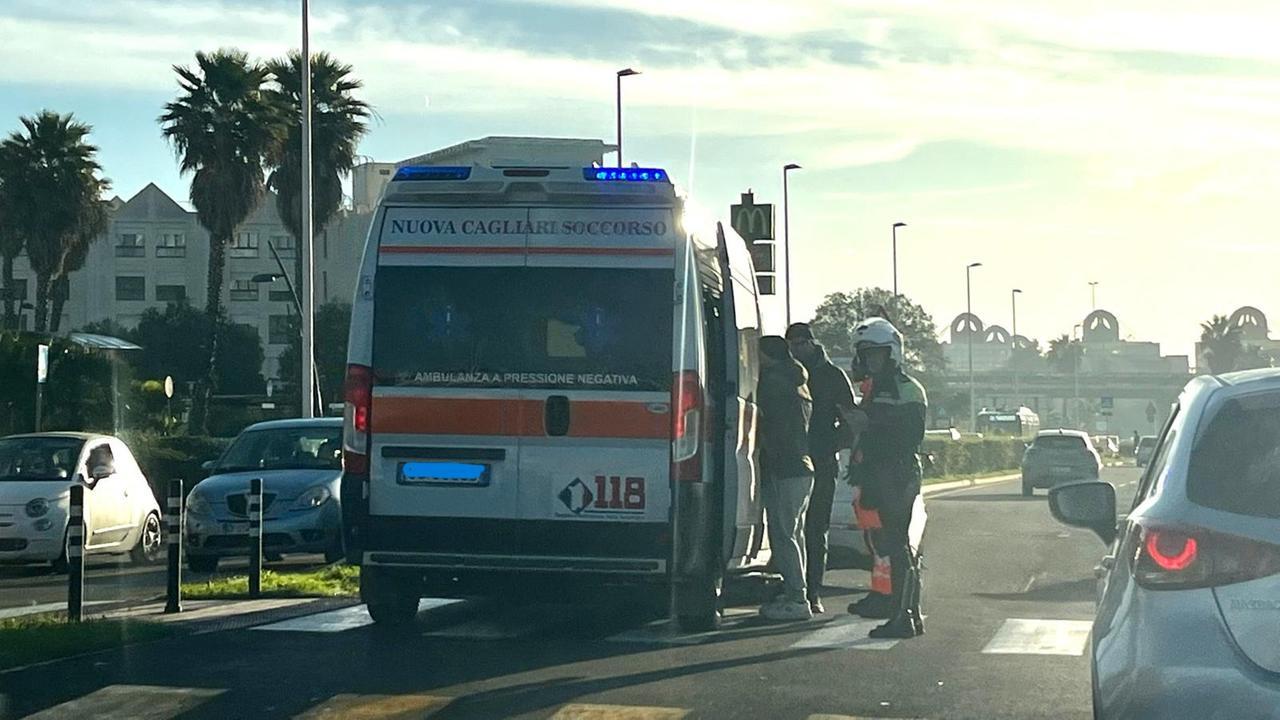 I soccorsi in via Peretti <em>(foto Mario Rosas)</em>