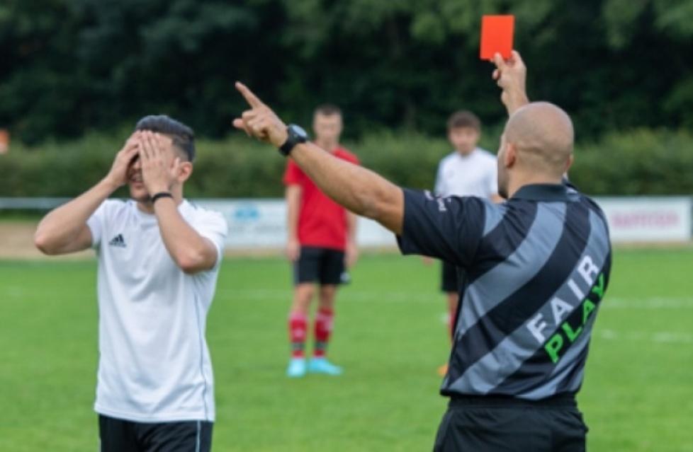 Livorno, due arbitri picchiati in 6 giorni: «Escalation che ci preoccupa»