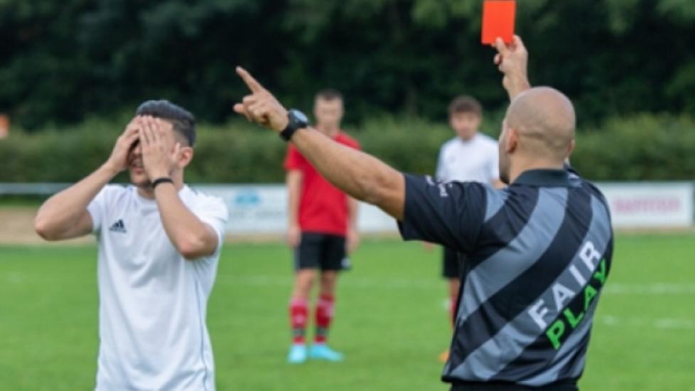 Livorno, due arbitri picchiati in 6 giorni: «Escalation che ci preoccupa»