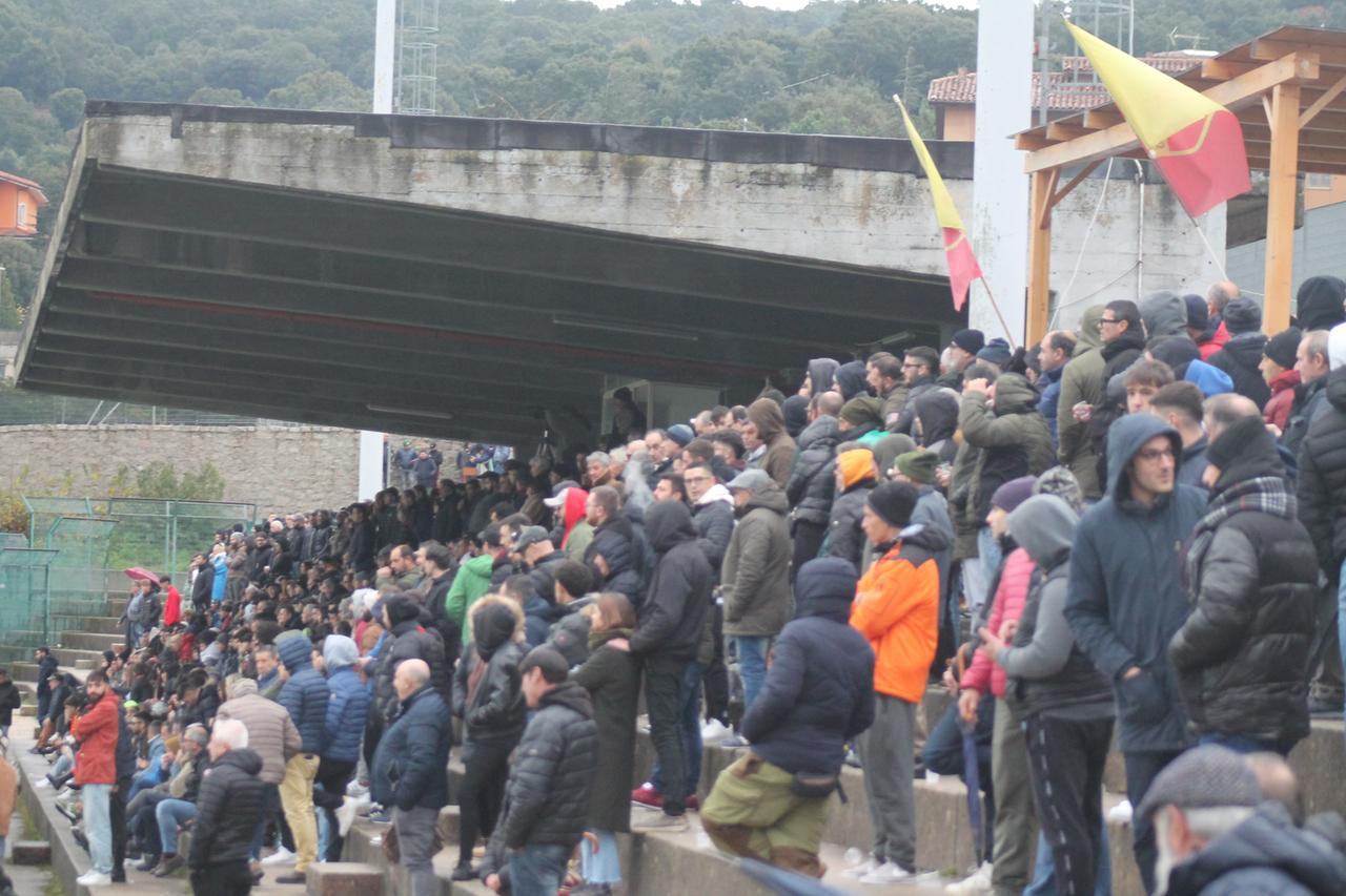 A Calangianus la carica dei 400 fedelissimi, tutto il paese allo stadio