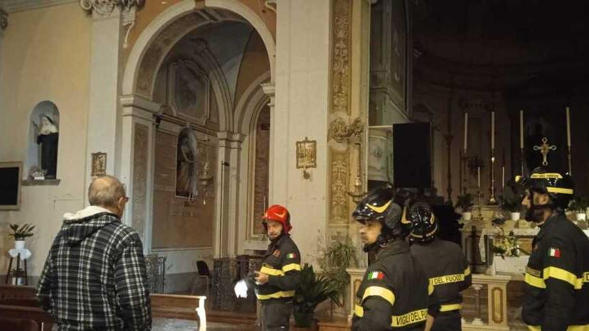 La chiesa di Formignana riaprirà, don Luigi: «Posate reti di protezione»