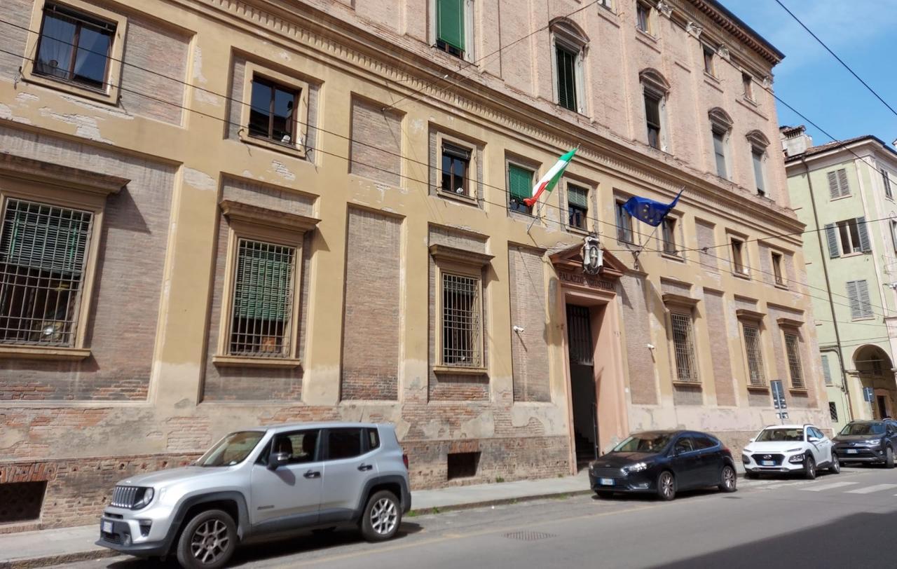 
	Il tribunale di Modena

