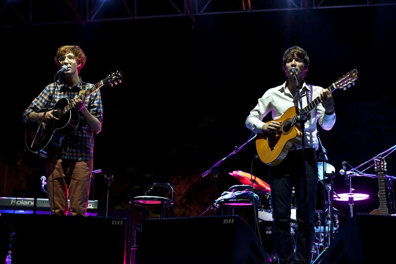 
	I Kings of Convenience nel 2010 in piazza Castello (foto Luca Gavagna)

