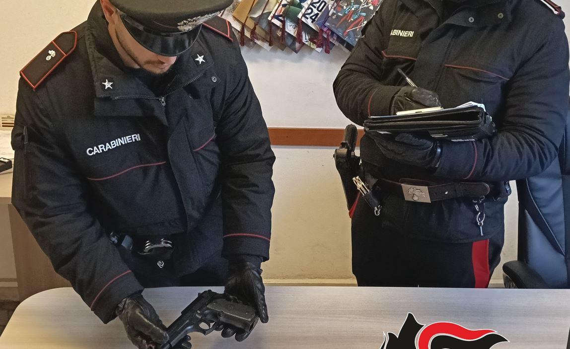 Argenta, giravano in macchina con una pistola