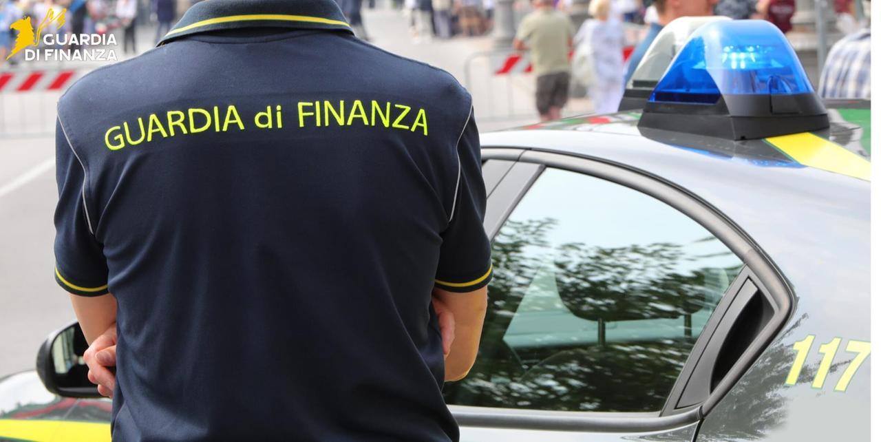 Evasione fiscale e riciclaggio: sequestrati beni e denaro per 240 mila euro a due aziende