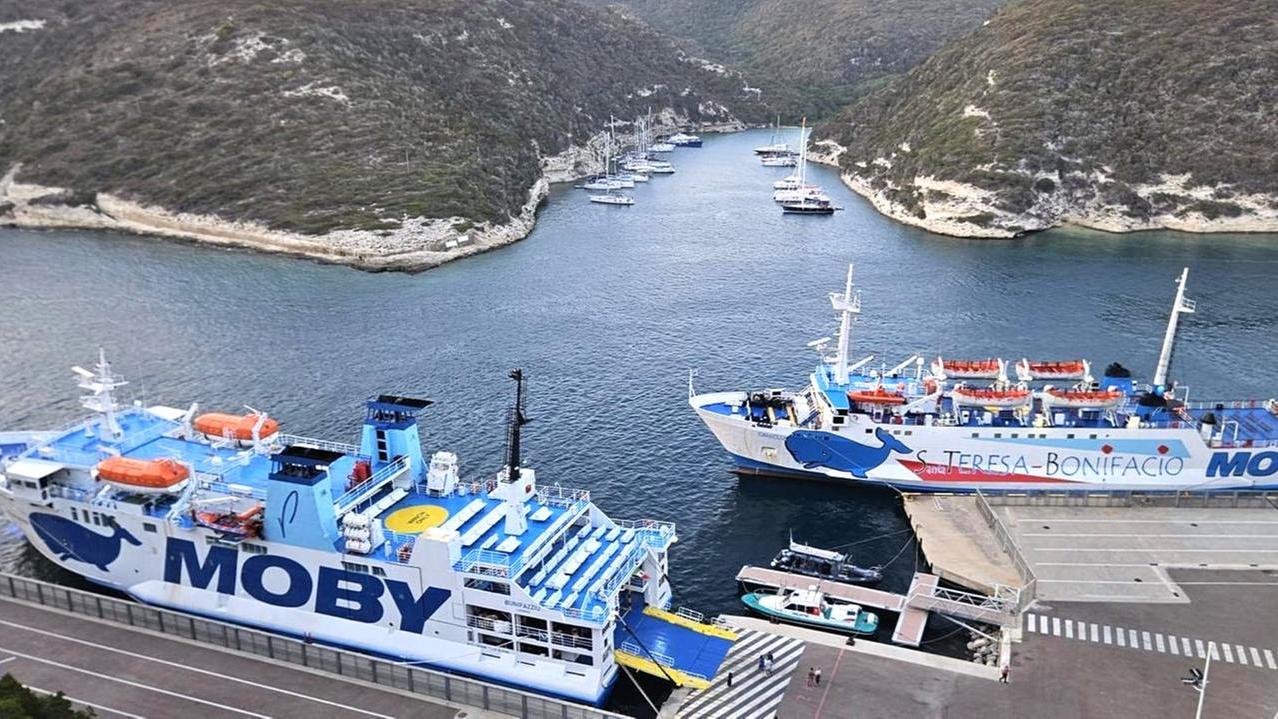 Da sinistra le navi Bunifazziu e Giraglia