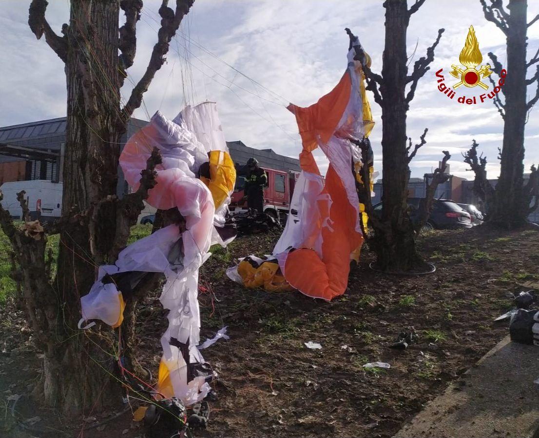 Precipita col parapendio a motore, l’ansia dei familiari di Claudio Montanari: «È un pilota esperto, vola da tanti anni»