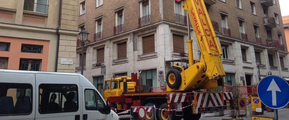Al via i lavori dopo la caduta dei calcinacci 