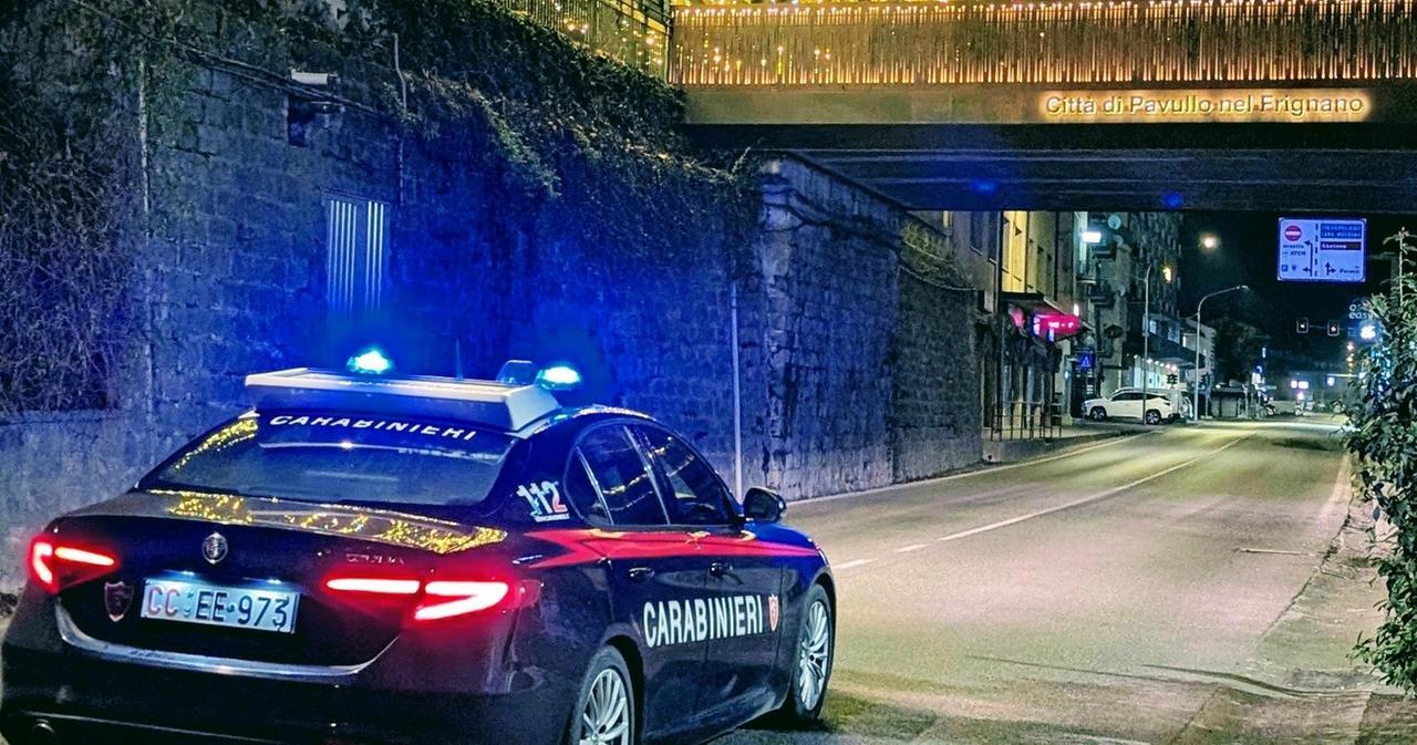 Pavullo, entra nella concessionaria e prova a portare via un’auto in vendita