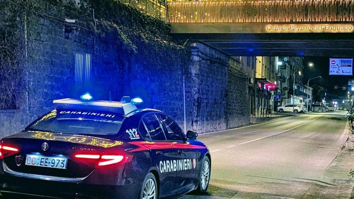 Pavullo, entra nella concessionaria e prova a portare via un’auto in vendita