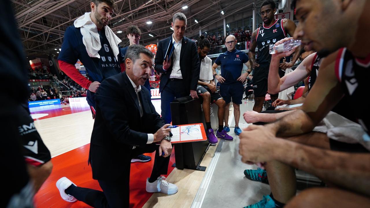 Pallacanestro Reggiana, la situazione della corsa salvezza: la Una Hotels limita i danni e ora punta Varese