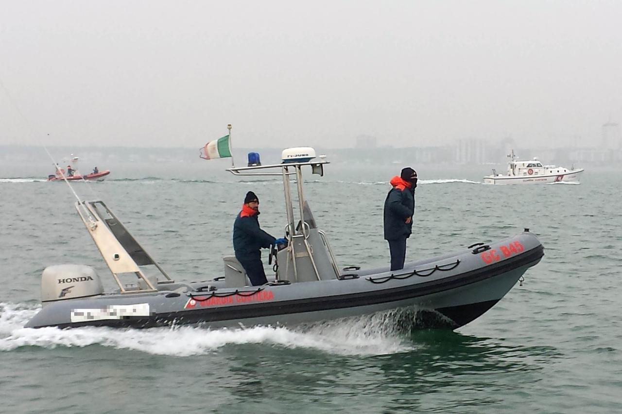 Pescatore di Gorino disperso in mare, ritrovata la barca