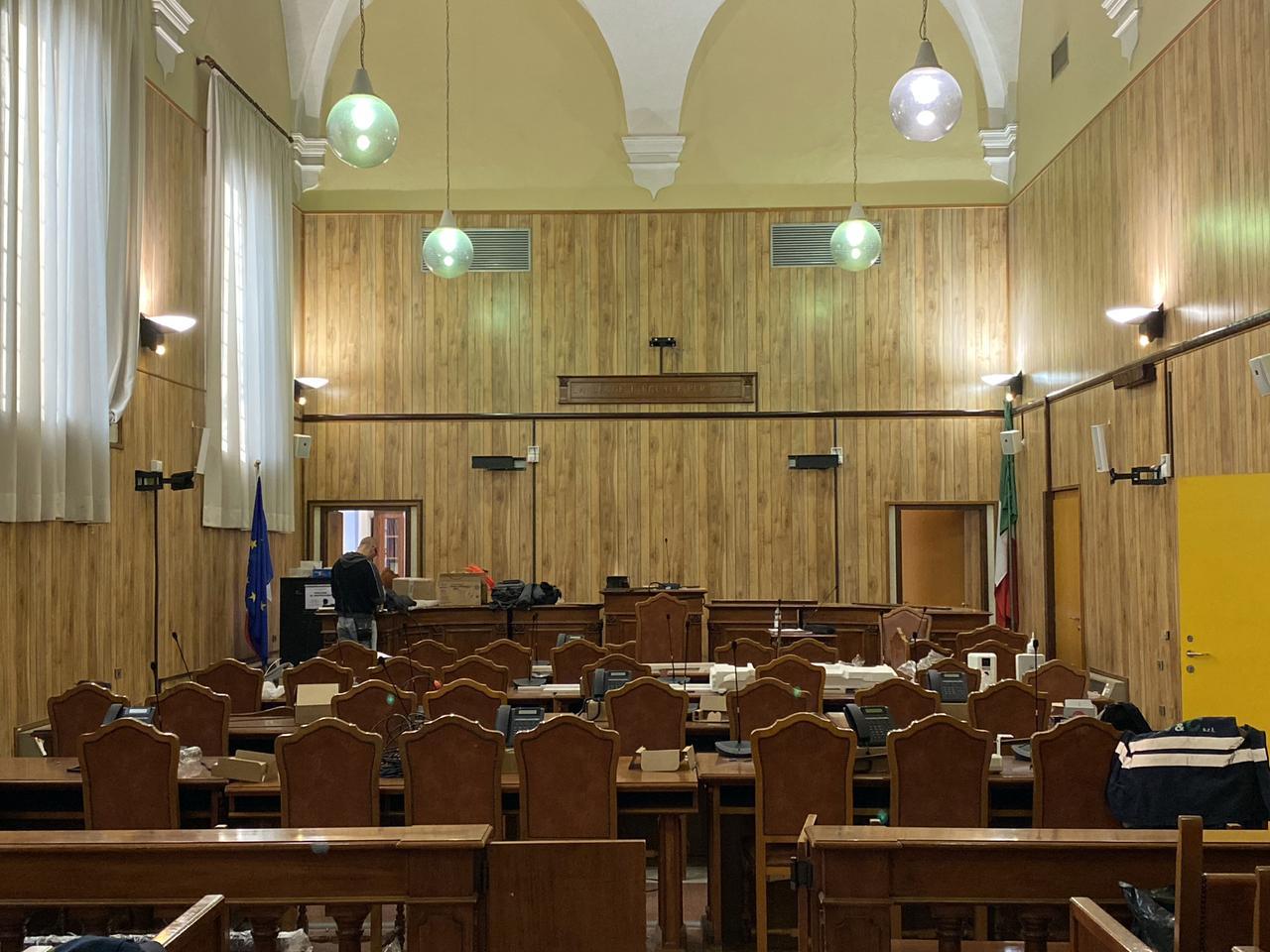 Palpeggia la vicina di casa in provincia di Ferrara, 84enne finisce a processo