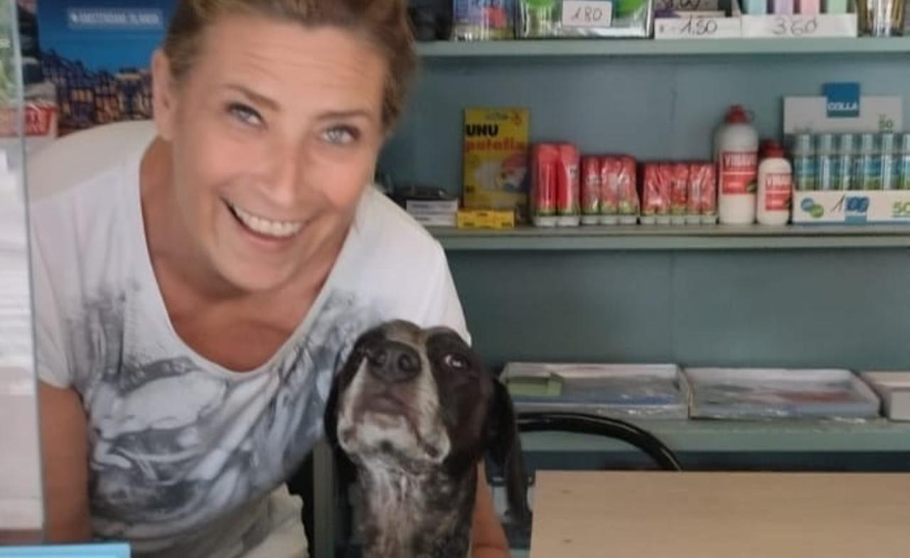 
	Cinzia nella sua edicola "Al Kiosk"

