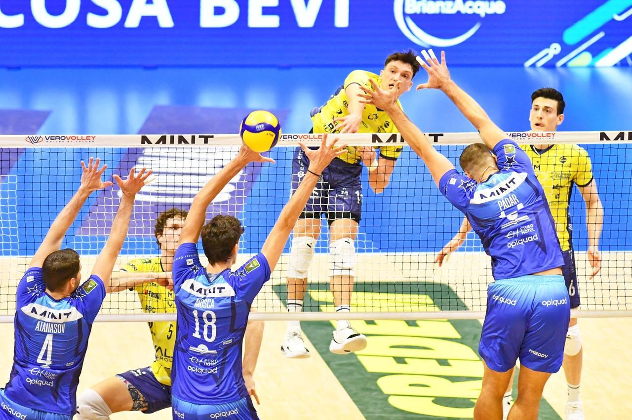 
	Un attacco di Luca Porro 21enne schiacciatore di Modena Volley

